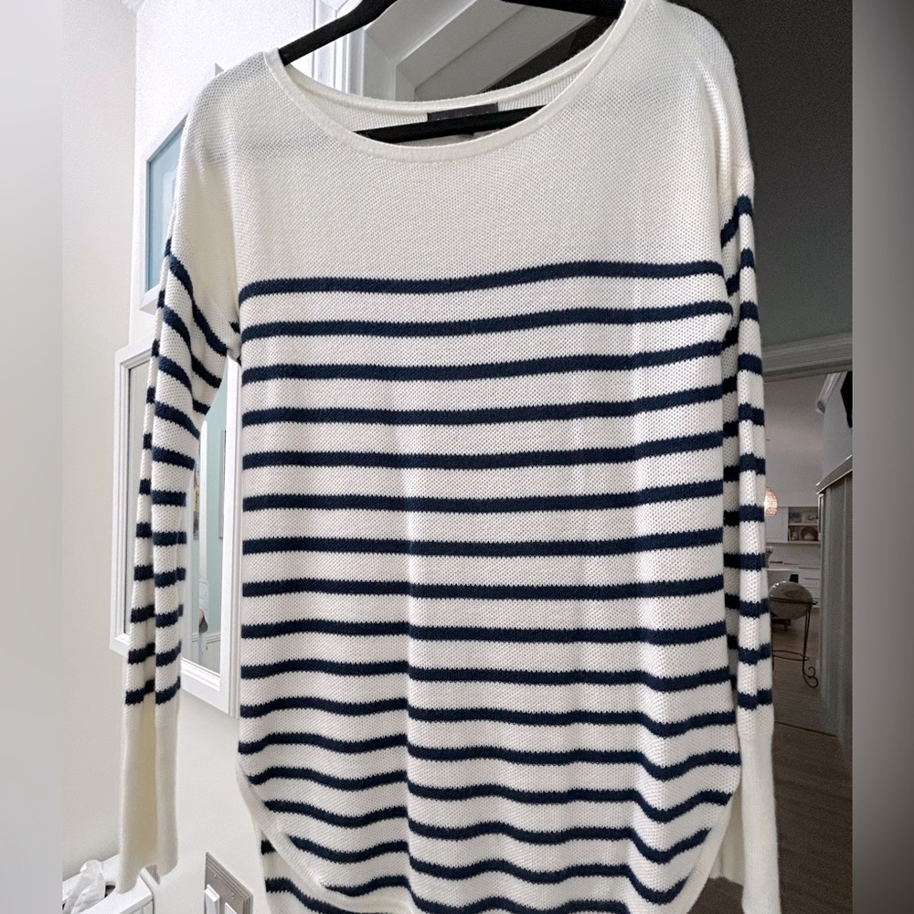 Banana Republic navy/white striped lightweight sweater